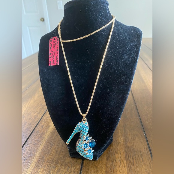NWT “Betsey Johnson Blue Shoe Necklace” - Picture 4 of 8